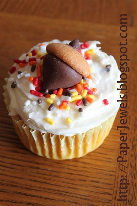 Loving the sliced orange decorated cake at this thanksgiving/fall garden party! Easy Fall Treats | ... and other Crafty Gems: Cute Fall Cupcake and Easy Bake Sale Packaging ...