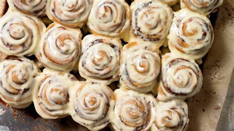 This Is Why Cinnabons Cinnamon Rolls Are So Delicious