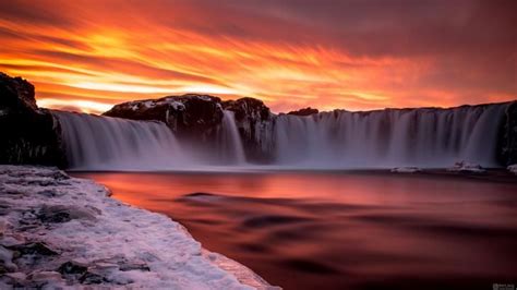 A Fiery Winter Sunset At Goðafoss In Northern Iceland Oc 2000x1125