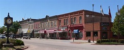 File:Chadron, Nebraska 200-odd Main.jpg - Wikipedia