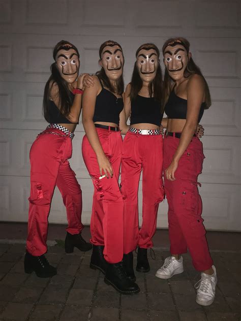 10 Group Costumes For The Girls