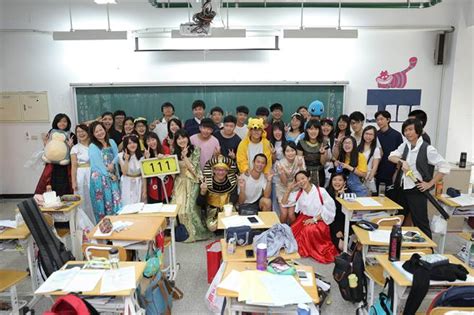 The university is also considered as the earliest public service training facility of the republic of china. 政大附中制服日 神話角色齊聚一堂 - 中時電子報