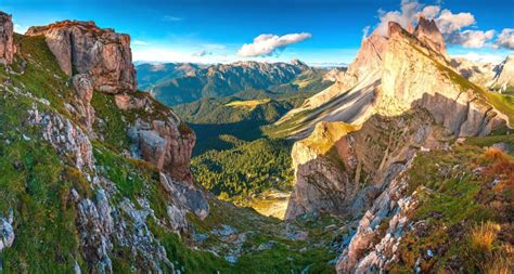 Part of the puez group, the cir summits, and even parts of the legendary sella and sassolungo group surround dolomites val gardena. Val Gardena | Trentino-Alto Adige | Itálie | MAHALO.cz