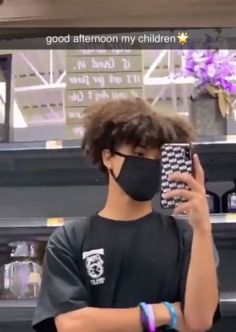 why is he still hot with a mask😷 🥵🥺