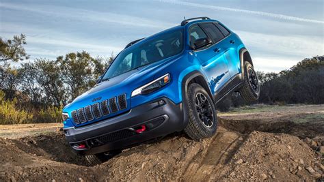 2019 Jeep Cherokee Powers Ahead With New Engine Looks