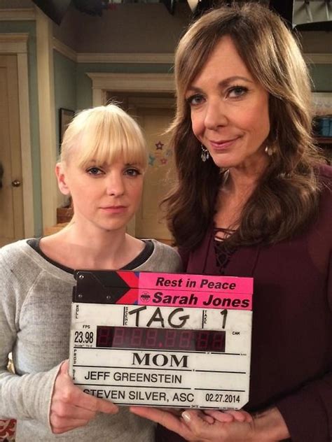 Mom Cbs Allison Janney And Anna Faris Mom Tv Show Mom Cast Mom Series