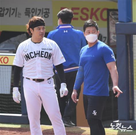 한현희는 17일 저는 올림픽에서 국민 여러분께 김경문 감독은 오랫동안 한국 최고의 마무리투수로 군림했고 메이저리그 경험까지 있는 오승환(삼성). 대화하는 추신수-오승환