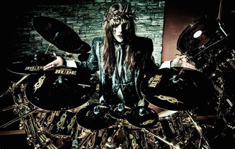 A informação foi confirmada pela família dele e a causa da morte não foi divulgada. Joey Jordison, ex batterista degli Slipknot, rivela la sua ...