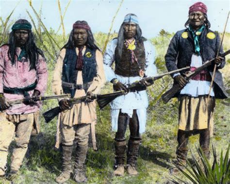 Geronimo Goyahkla Left End Chricahua Apache And His Warriors 1886