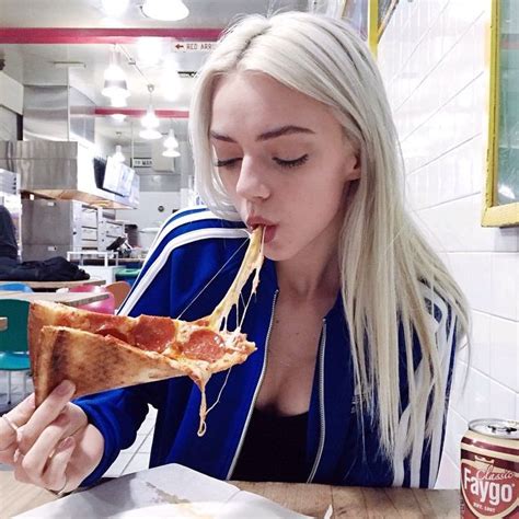 Photos Of Models Eating Pizza Because They Re Human Too In