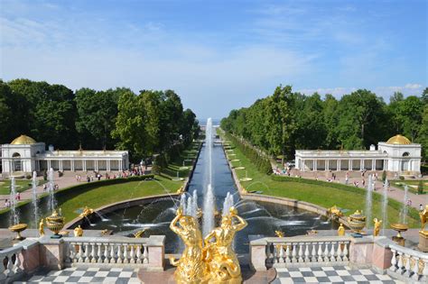 Mit seiner jungen bevölkerung und einer wachsenden kulturlandschaft strahlt die stadt einen. Top 10 Sehenswürdigkeiten in St. Petersburg Russland