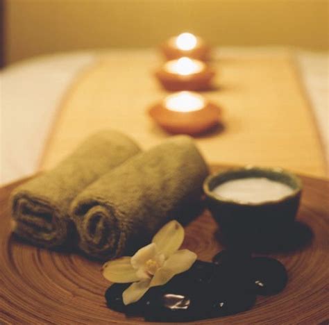 Easy Romantic Massage Techniques For Beginners The Healing Powers Of Massage Spa Massage