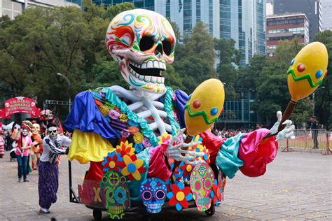 Realizan Desfile Del Día De Muertos En La Ciudad De México N