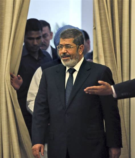 egypt ousted president collapses dies in court the columbian