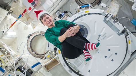 Crew Heads Into Christmas Weekend With Spacewalk Preps Space Station