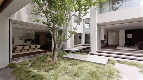 Captivating Courtyard Designs That Make Us Go Wow Modern Courtyard Courtyard Design