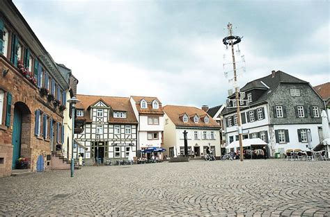 Wir suchen ein haus oder eine wohnung mit mindestens 4 zimmern und garten zur miete in dieburg. Der Marktplatz in Dieburg | Marktplatz