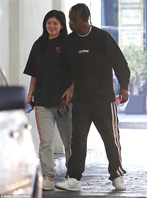 Kylie Jenner Hold Hands Withtravis Scott During Casual Outing Together Kylie Jenner Kylie