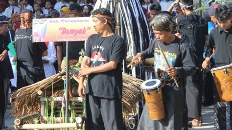 Dulunya Ritual Meminta Hujan Sekarang Kesenian Khas Purwakarta Ini