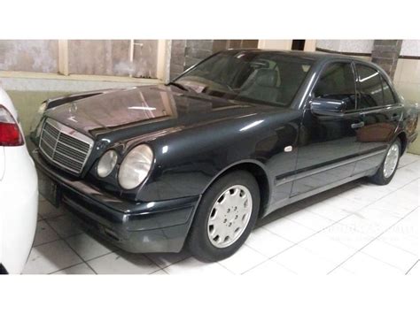 This manual comes under the category cars and has been rated by 1 people with an average of a 8. Jual Mobil Mercedes-Benz E230 1996 W210 2.3 Manual 2.3 di Jawa Barat Manual Sedan Abu-abu Rp 80 ...