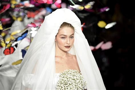 Gigi Hadid Moschino Bride Milan Spring 2019 Popsugar Fashion Uk Photo 16