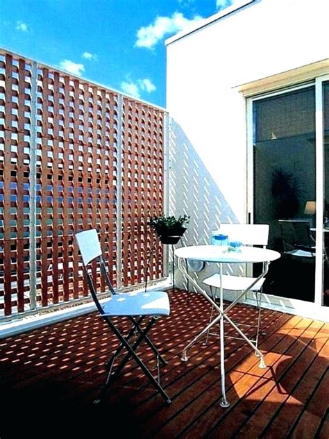 Fixed or portable, partitions with slats, grids, lattices, and translucent fabrics will block prying. Apartment Patio Privacy Screen Balcony Screens Front Ideas ...