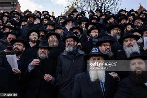 Jewish Hasidic Rabbi Photos And Premium High Res Pictures Getty Images