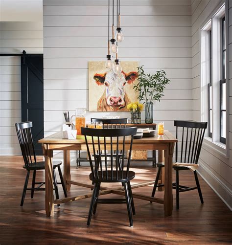 A farmhouse dining room gets a modern, glamorous update. FARMHOUSE STYLE: Black Windsor Dining Chairs For Every ...