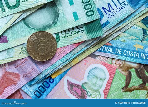 Dinero De Costa Rica Varios Billetes Y Una Moneda Imagen De Archivo