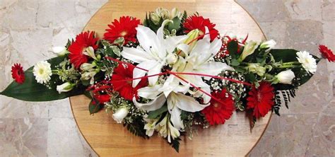 Come scegliere la composizione floreale natalizia più adatta per la propria tavola: Composizioni floreali per la laurea (Foto 27/34) | Tempo ...