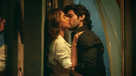 Kriti Sanon French Kissing Scene Bollywood Hot Movie Scene Kriti Sanon Hot Scenes Youtube