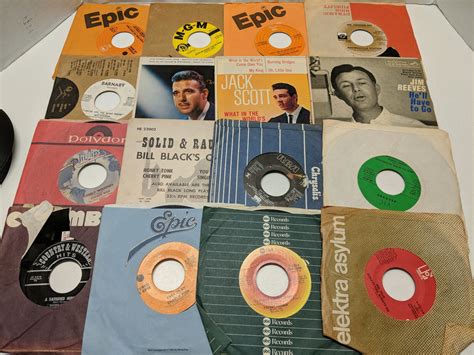 Large Lot Of 50 45 Rpm Records Country 60s And 70s Vinyl Records