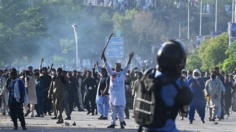 Pakistan Journalists Under Fire Amid Pti Protests Fij