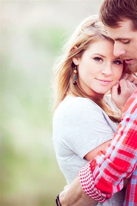 7 Cute Couple Poses To Try When Taking Photos With Your Boyfriend