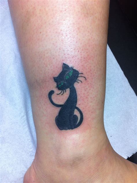 Pin By Elizabeth Segovia On One Day Tat Ideas Cat Tattoo Black