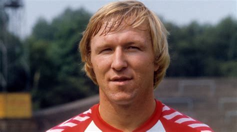 Im haifischbecken profifußball überzeugt er mit herzlichkeit. Horst Hrubesch - Player profile | Transfermarkt