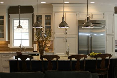 Pendant lights for a kitchen island, where food preparation is the main event, may fundamentally differ from pendant lights hung above a kitchen bar, where ambiance may be more of a consideration. Kitchen Islands: Pendant Lights Done Right