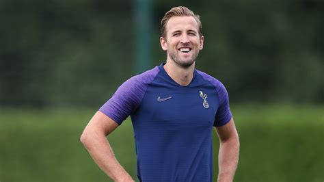 Harry kane win golden boot and playmaker awards. Harry Kane Enters 2019-20 Premier League Season as +380 ...