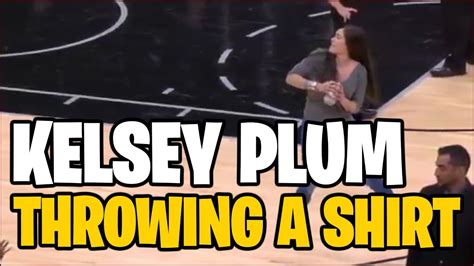 Kelsey Plum Throwing A T Shirt To Fans Youtube
