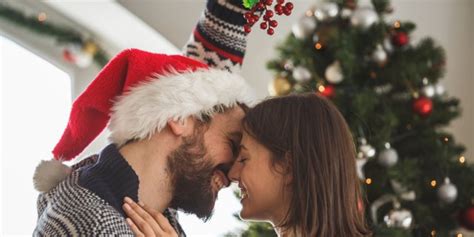 why we kiss under the mistletoe and how to do it right this year askmen