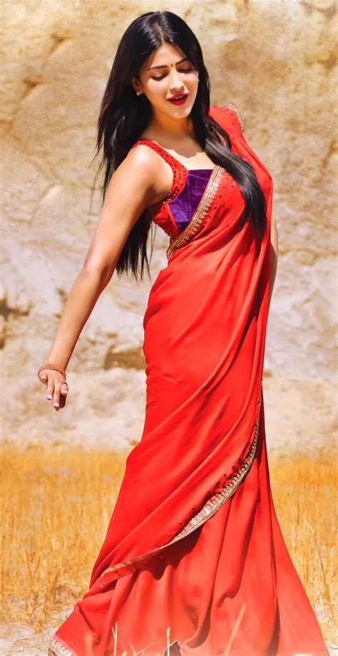 bollywood and hollywood beauti queens shruti hassan looking hot in saree