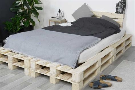 Aus welchem grund möchten kommt sie als kunde sich das selbstgebautes bett denn zulegen ? Schlafzimmer - CREATE! by OBI | Haus deko, Schlafzimmer ...