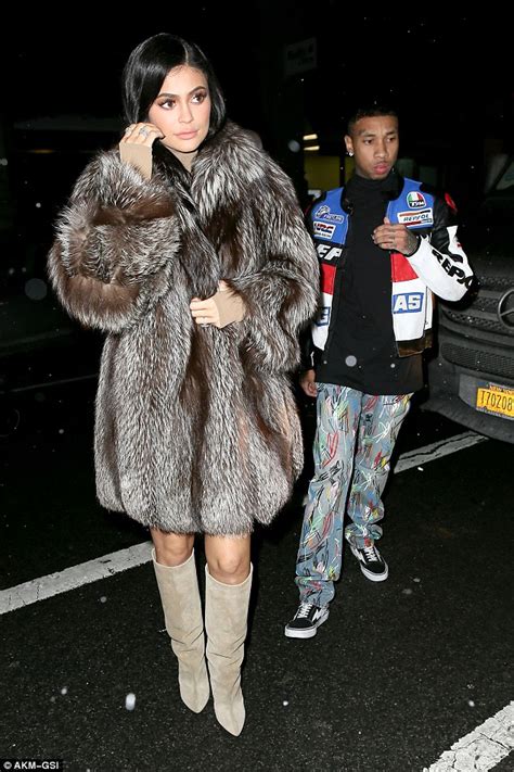 Kylie Jenner Swaps Nyfw For Date With Beau Tyga In Nyc Daily Mail Online