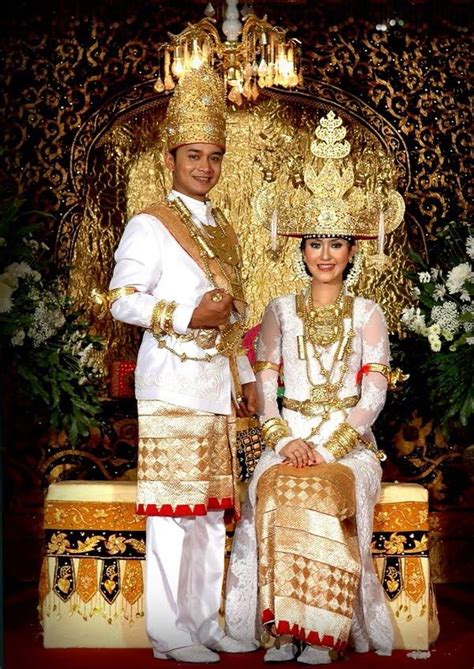 ^^ kaos couple polo couple family couple kemeja couple dress singlet diamond heart putih kemeja dress gaul merah sweater mr happy. Traditional wedding costume - Lampung Indonesia | Pakaian ...