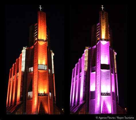 Léglise Notre Dame De Royan Illuminée Pendant Les Fêtes De Fin Dannée