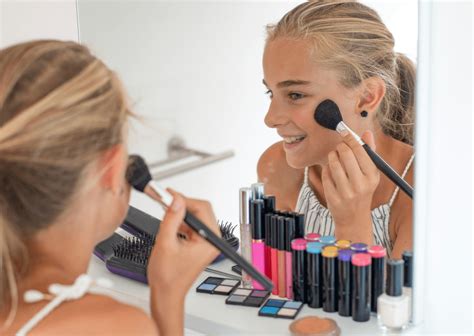 Mums Guide To A Teen Who Wants To Start Wearing Makeup Teenage Girls Teenagers Teen Makeup