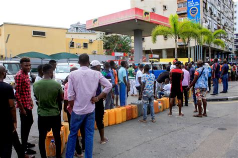 Presidente Angolano Agastado Com Falta De Combustíveis Em Angola Sic Notícias