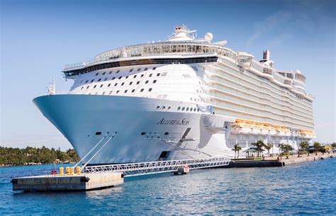 Allure of the seas, port everglades, fl. Royal Caribbean Allure of the Seas Cruise Ship 2020 / 2021