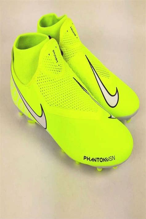 It is because cleat provides a solid grip on the grass surface. Soccer Cleats Phantom Soccer Soccer cleats phantom fußball ...