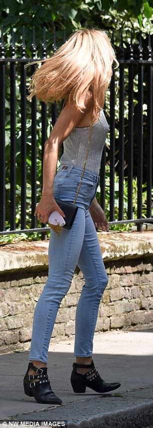 Kimberley Garner Looks Stylish As She Steps Out In Chelsea Daily Mail Online